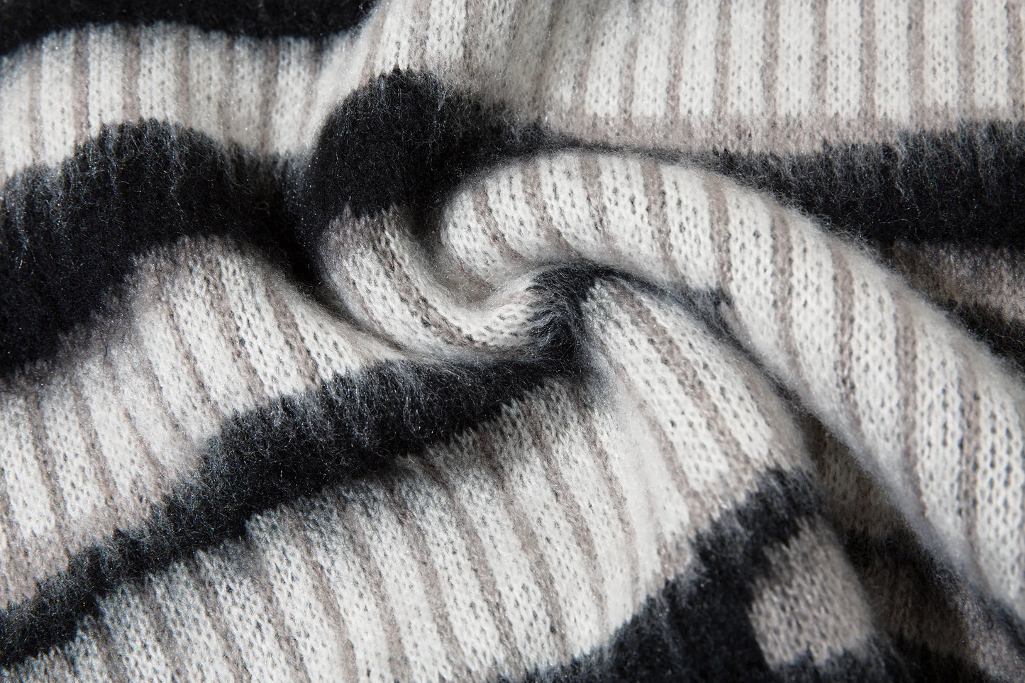 Men’s High Street Hip-Hop Loose Jacquard Turtleneck Sweater