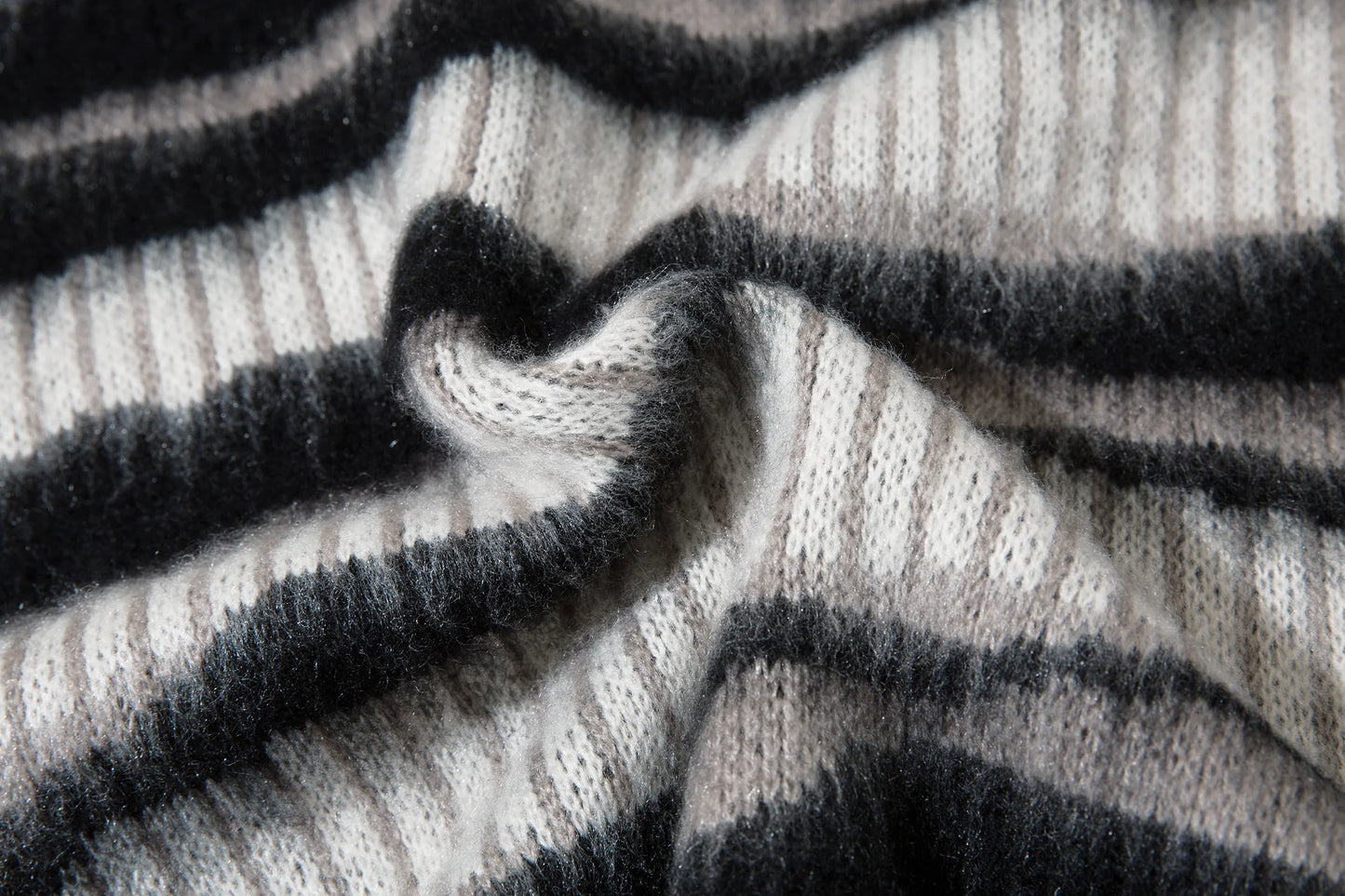 Men’s High Street Hip-Hop Loose Jacquard Turtleneck Sweater